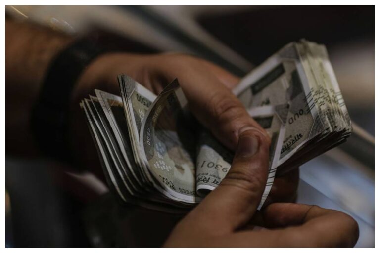 FD Scheme: 400 दिनों की एफ डी एफ डी पर पाएं 8% रिटर्न, जानें कौन सा बैंक दे रहा है ये शानदार ऑफर?