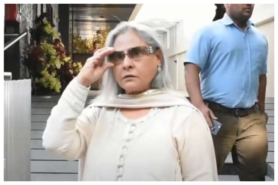 Jaya Bachchan with paps