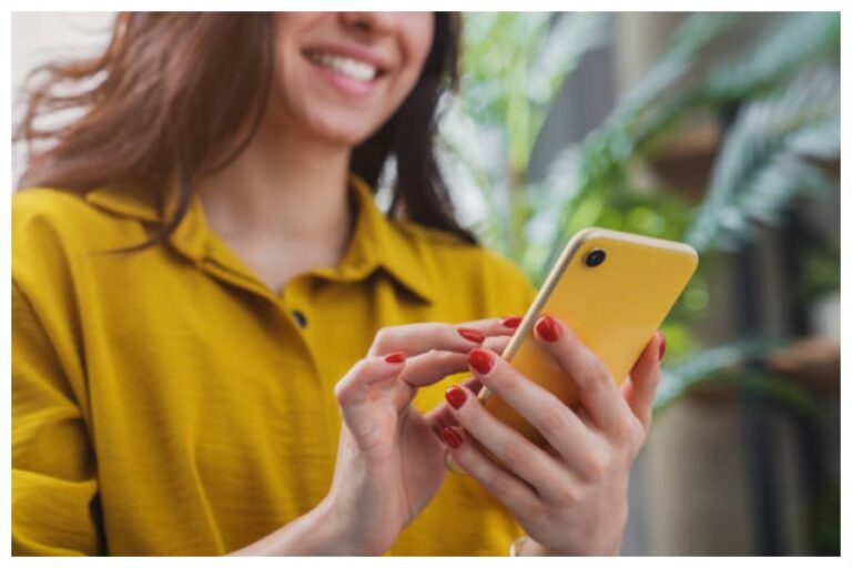 Phone Tips and Tricks: फोन की लंबी उम्र के लिए अपनाएं ये जरूरी बातें, रहेगा सेफ और सुरक्षित