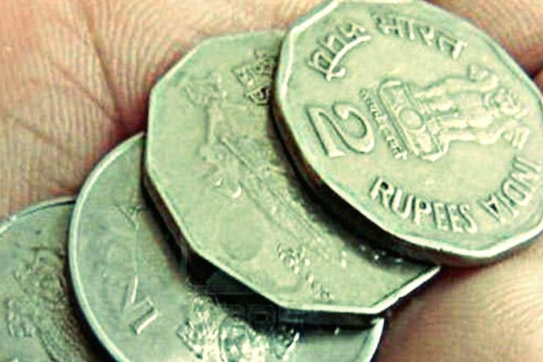 2 का सिक्का बेचकर बनें कई लाख के मालिक, खासियत जानकर रातों रात बेच डालें