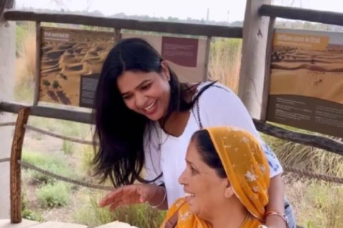 Arti Singh with Mother