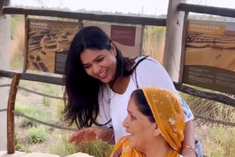 Arti Singh with Mother