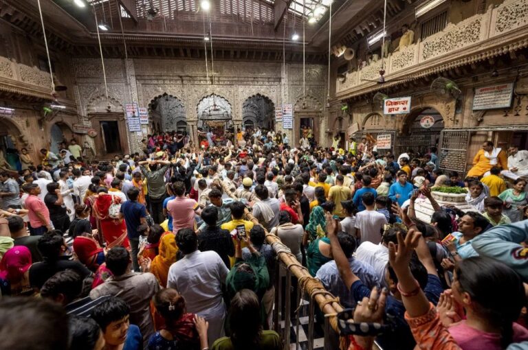 Banke Bihari Mandir, Shri Krishna, Vrindavan