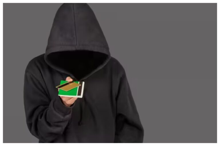 WhatsApp Fraud: वॉट्सऐप यूजर्स सावधान, लोगों के साथ धड़ल्ले से हो रहा है फॉर्ड, ऐसे बचें