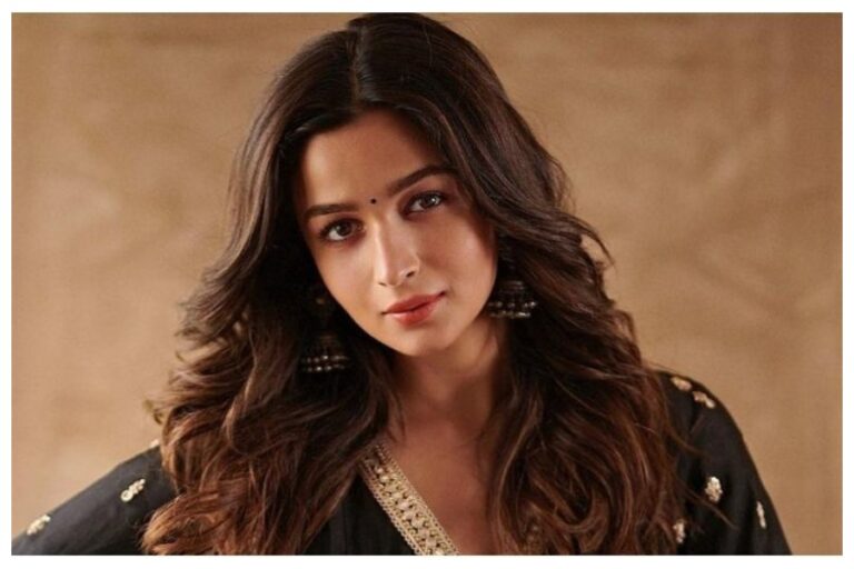 alia bhatt pose with paps' mother