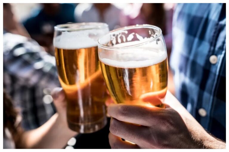 Kaam Ki Baat: बियर पीना कितना सही या गलत? किडनी-लीवर पर क्या है इसका असर! जानें यहां