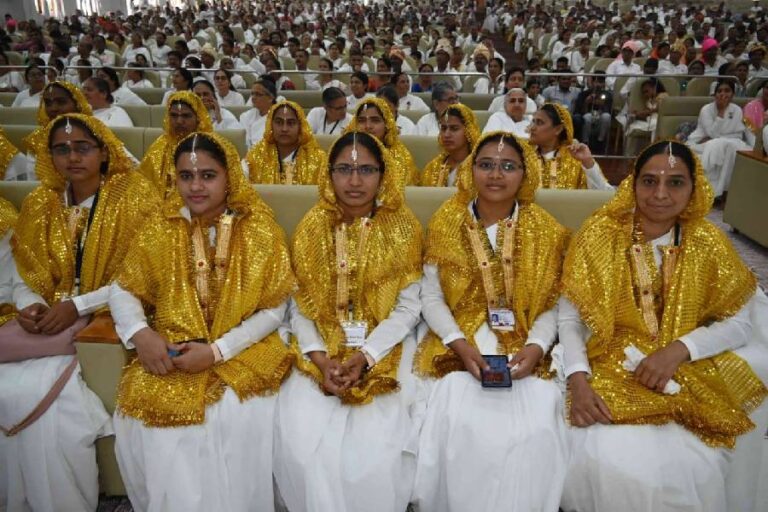 Brahma Kumaris: अलौकिक ऐ‍त‍िहासिक समर्पण समारोह, आज 450 बेटियां अपनाएंगी संयम मार्ग