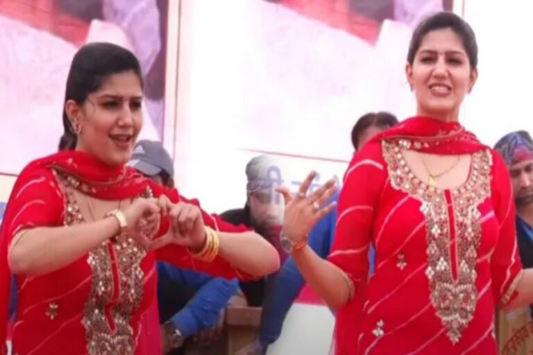 Video : Sapna Chaudhary ने मारे ऐसे लटके झटके कि उनकी अदाओं का जाल देख पब्लिक ने बजाई खूब सीटियां