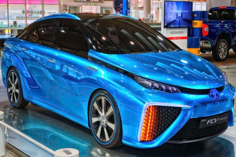 Toyota Hydrogen कार के आगे पेट्रोल और डीजल वाली गाड़ियां हुई फेल, ज्यादा माइलेज के साथ फर्राटे भरने वाली रफ्तार