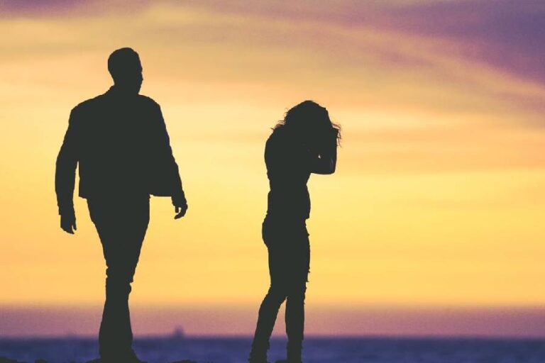 Toxic Relationships: एक दूसरे के शत्रु बने ‘युगल’ हो जाएं सावधान!