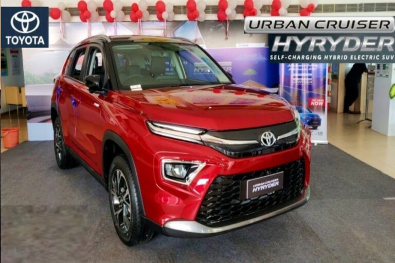 Toyota SUV में बेहिसाब फीचर्स, किलर लुक ने लगाई ऑटो सेक्टर में आग