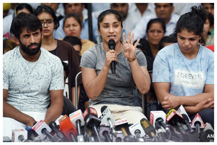 Wrestler Protest : wrestlers put end to protest, says will fight in court