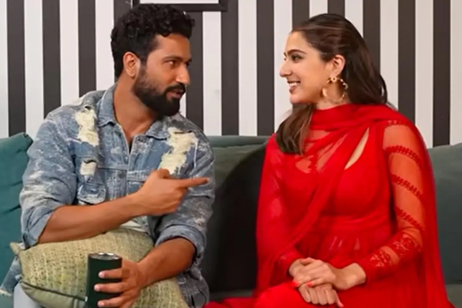 Zara Hatke Zara Bachke Zara Hatke Zara Bachke