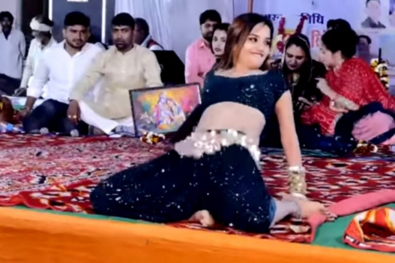 Komal Rangili के डांस ने किया सबको दीवान, भरी महफिल में मचा दी धूम