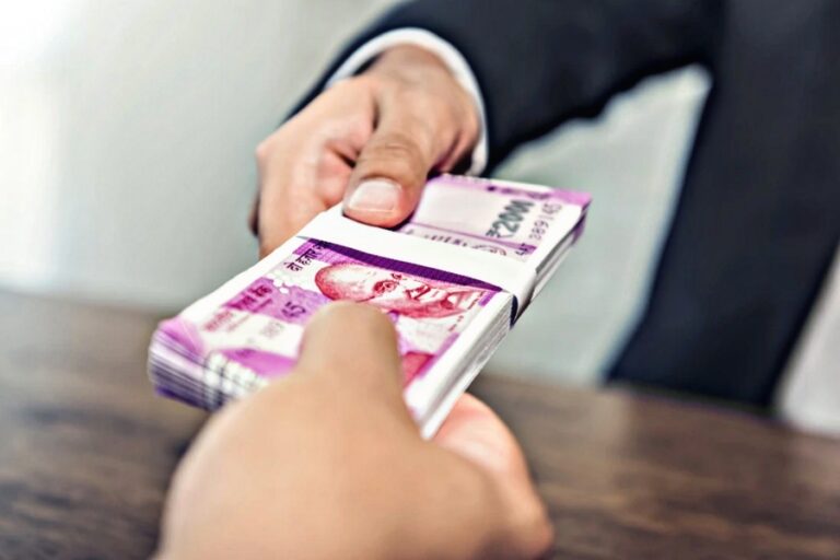 अब जीवन बीमा पॉलिसी से भी ऐसे ले सकते हैं लोन, बस करना होगा यह काम