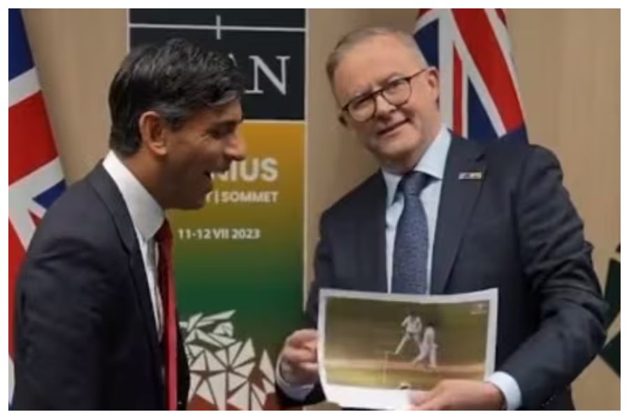 Australian PM provoke England PM with Bairstow wicket in The Ashes Series