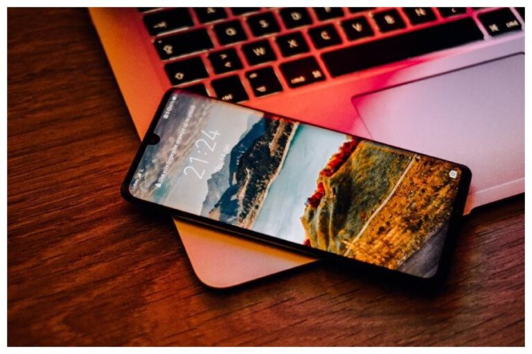 Best Mobiles Under Budget: 128GB स्टोरेज, लेटेस्ट फीचर वाले ये फोन कैमरा-बैटरी में शानदार, लिस्ट में हैं नंबर 1