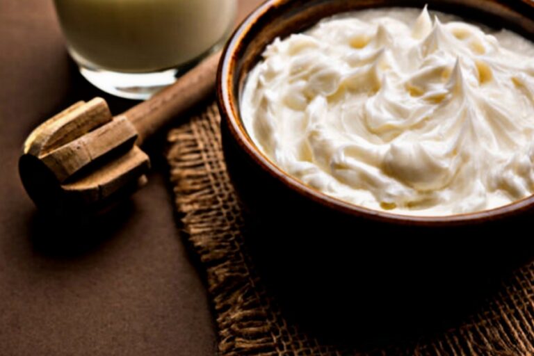 अब मिनटों में झटपट घर पर निकालें दही से मक्खन, जानें सिंपल तरीका