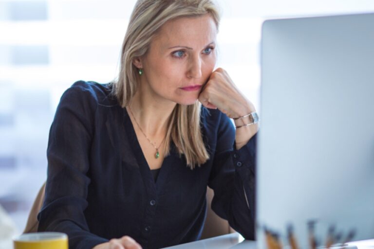 How To Focus On Your Work : इन तरीको से आप डिस्ट्रकशन से बच कर लगा सकते हैं अपने काम पर पूरा ध्यान