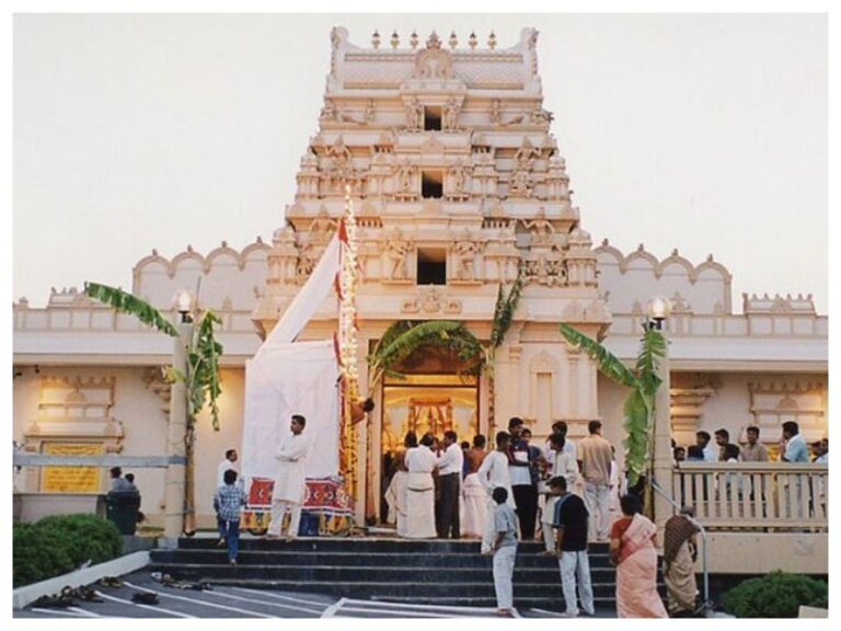 Benefits Of Going Temple: नियमित रूप से मंदिर जाने के ये है चमत्कारी फायदे, जानकर आप भी नहीं रूक पाएँगे