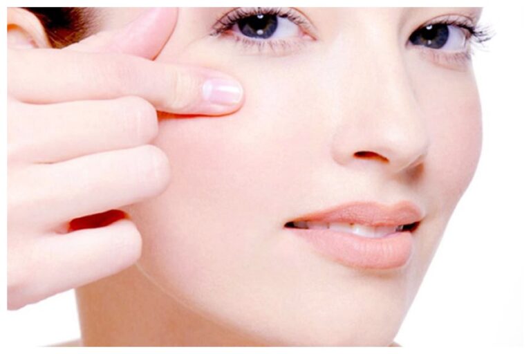 Coconut Oil For Wrinkles: माथे और गालों की झुर्रियां अब छूमंतर, नारियल तेल में मिलाएं ये चीज