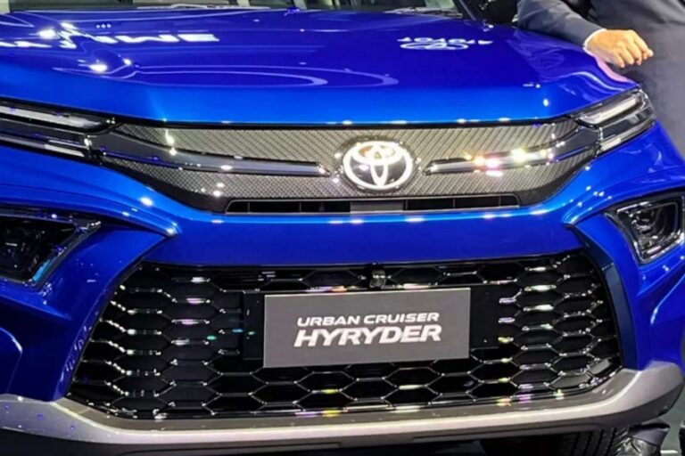 Toyota की लाजवाब धांसू गाड़ी जल्द लॉन्च होकर मचाएगी धमाल, इस कंपनी की उड़ी नींद