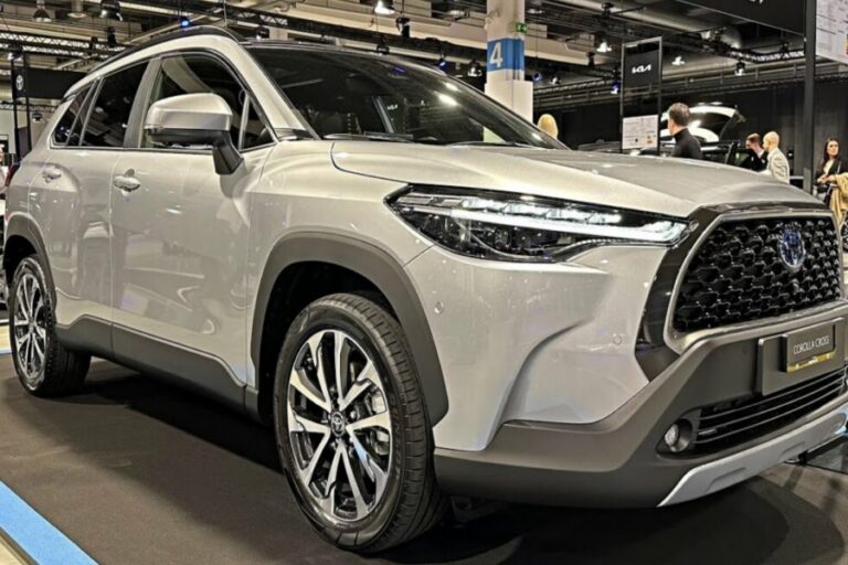 Toyota Corolla Cross SUV ने मारी नए अवतार में एंट्री, Luxury लुक के साथ कटा रोला