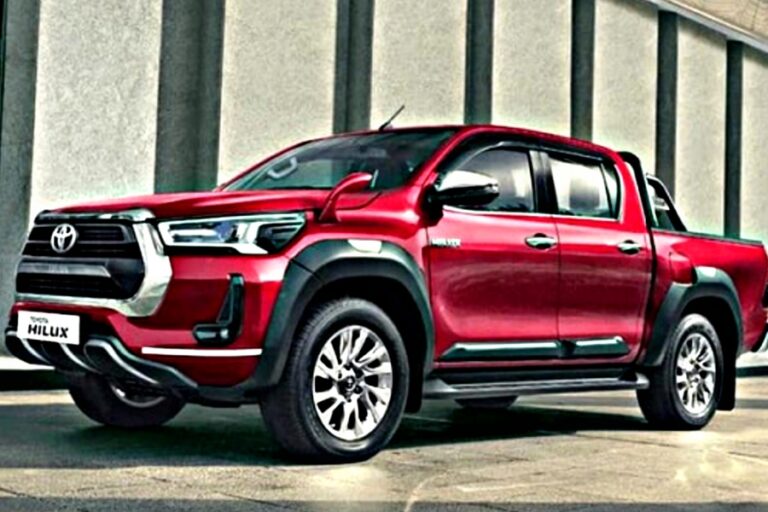 Toyota का नहीं कोई तोड़, पिकअप पर दे रही ऐसा डिस्काउंट कि बाकी का चकराया दिमाग