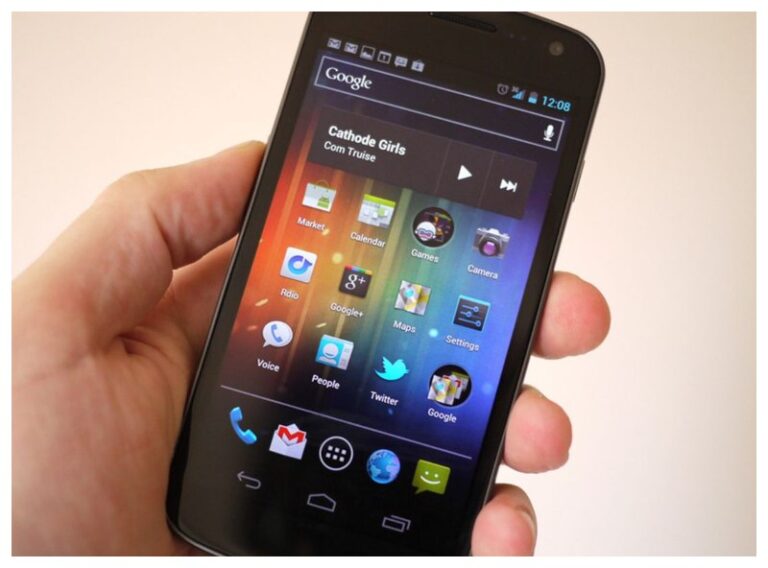 Smartphone Tips and Tricks: बारिश में स्मार्टफोन के भीगने का रखें ख्याल ऐसे, पानी से नहीं होगा नुकसान