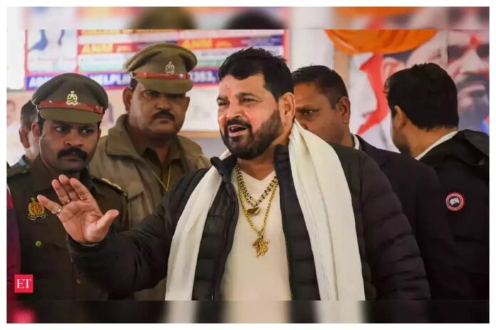 Wrestlers vs Brij Bhushan : Brij Bhushan breaks reporter's mic in anger see video