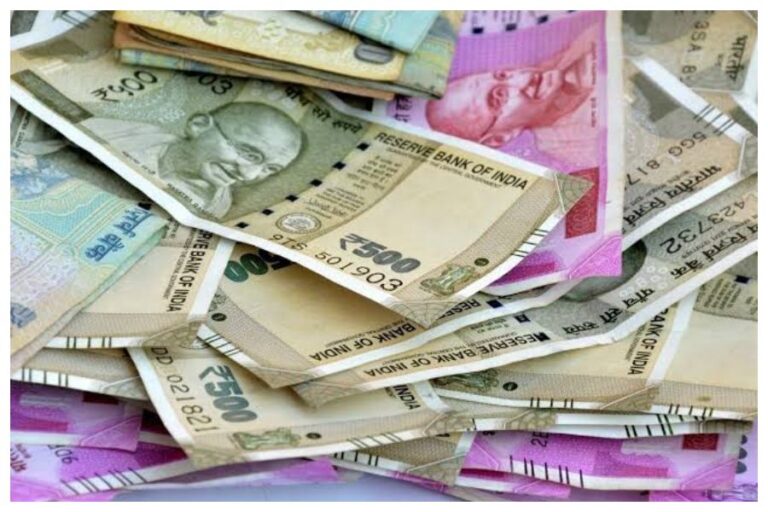 Vastu Tips For Money: अगर चाहते हैं घर में न हो कभी धन का आभाव तो आज ही छोड़े ये गलत आदतें