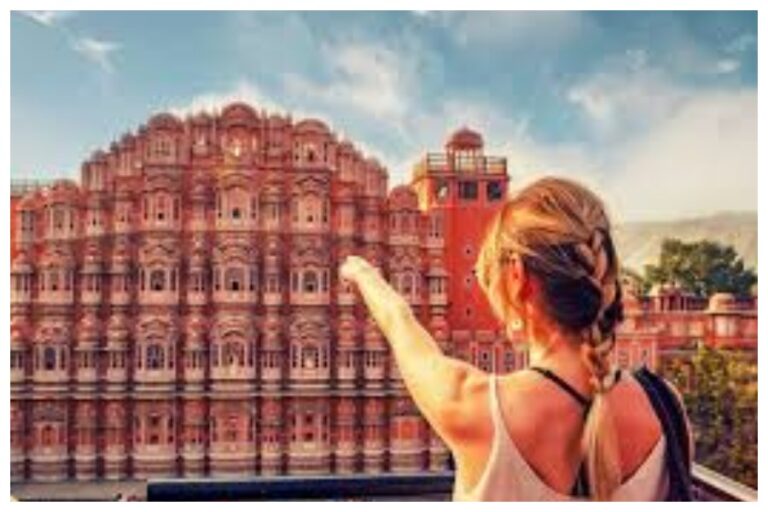 Solo Travelling Safety Tips: अकेले सफर करते समय इन बातों का रखें खास ख्याल, वरना हो सकती है मुश्किल