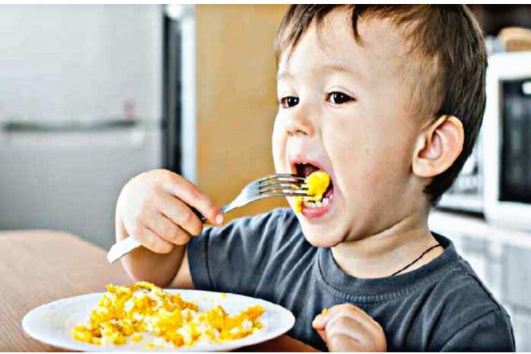 बच्चों का दिमाग तेज करने के लिए खिलाए रोजाना यह सभी फूड्स