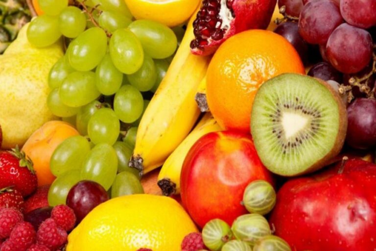 इन फलों के सेवन के बाद पिएंगे पानी तो होगा बड़ा नुकसान, जानें पूरी डिटेल