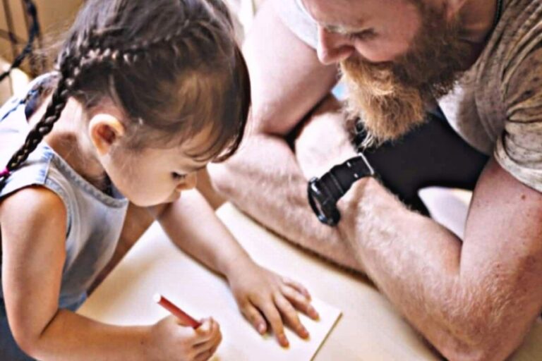 छोटे बच्चों को इस आसान तरीके से आसानी से सिखाएं घर में ही बोलना English, जानें कैसे