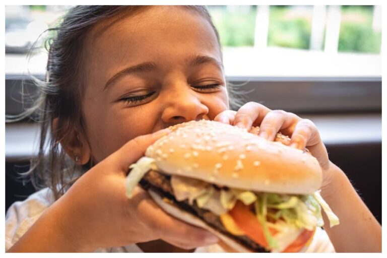  Addiction For Junk Food: बच्चे को रखना है जंक फूड्स से दूर, तो ट्राई करें ये आसान टिप्स