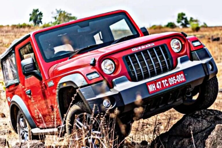 SUV Mahindra Thar ऊबड़ खाबड़ सड़कों पर चीते की तरह दौड़ी, अब आधे दाम में यहां से खरीदें
