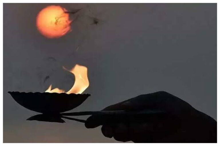 Malmas Amavasya: पित्र दोष समेत कई समस्याओं से मिलेगी मुक्ति, बस मलमास की अमावस्या को शिवलिंग पर अर्पित करें ये चीजें