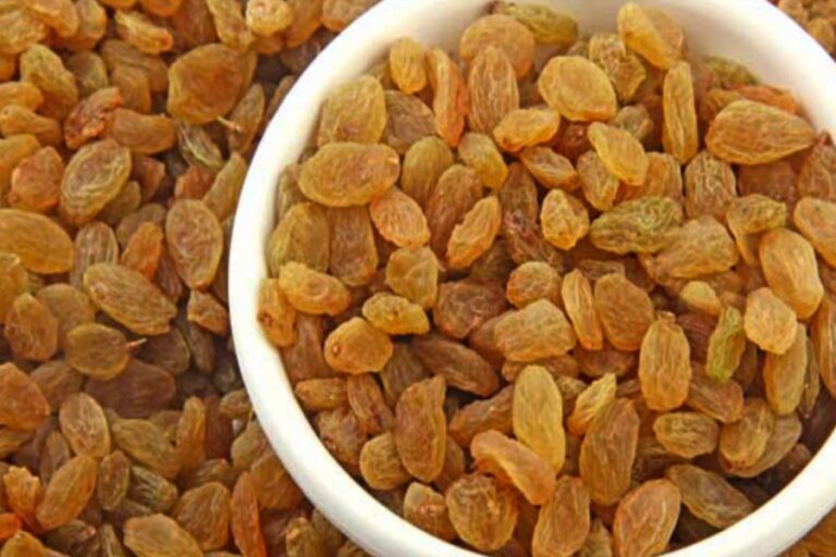 रोज़ सुबह भीगी किशमिश खाने के जानें गज़ब के फायदे….