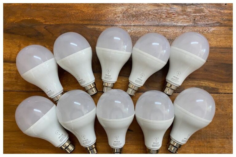 Electricity Saving Bulbs: पांच सस्ते इनवर्टर बल्ब, बिजली जाने के बाद भी जलते हैं ये, जानें कीमत