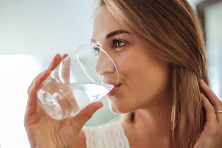 Health Tips : बासी मुंह पानी पीना बढ़ा सकता है इन बीमारियों का खतरा, जल्दी जानें नहीं तो होगा बड़ा नुकसान