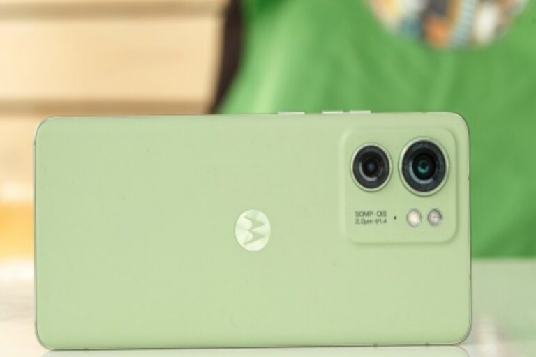 लॉन्च हुआ Motorola का न्यू बेहतरीन स्पेसिफिकेशन वाला नया स्मार्टफोन, जानें कीमत और कैमरा क्वालिटी