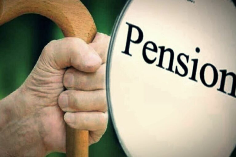 बुजुर्गों की सोई किस्मत चमकी, सरकार हर महीना देगी इतने हजार रुपये पेंशन