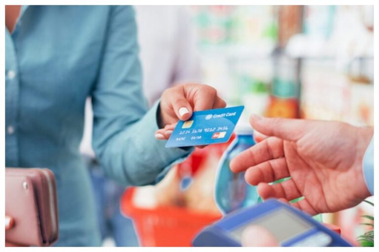 Credit Card Saving Money: क्रेडिट कार्ड से शॉपिंग करते समय ऐसे बचाएं पैसे, कटौती किए बिना कर सकते हैं बचत