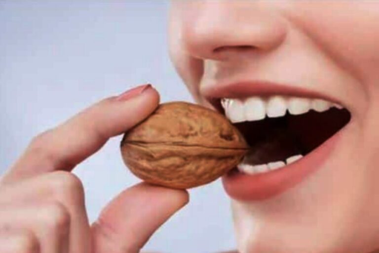 दांतों में ठंडा गर्म और मसूड़ों में सूजन के लिए अपनाएं यह सभी उपाए