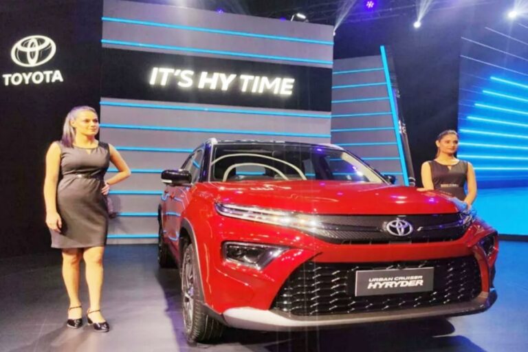 नई Toyota Hyryder CNG सिर्फ 23,779 में बनाएं अपनी, जानिए सस्ता EMI प्लान
