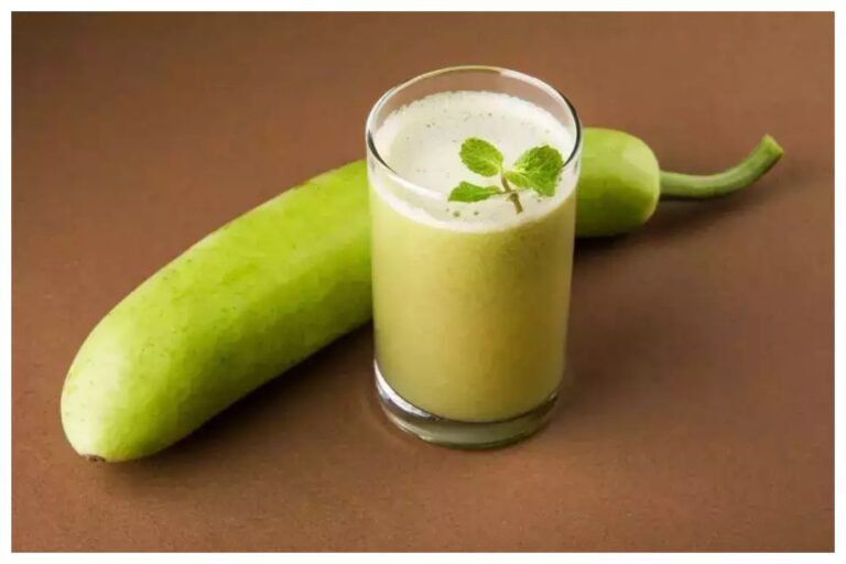 Lauki Juice Ke Fayde: वजन घटाने से लेकर हार्ट को हेल्दी रखने में वरदान है लौकी का जूस, कैसे करें सेवन जानें यहां