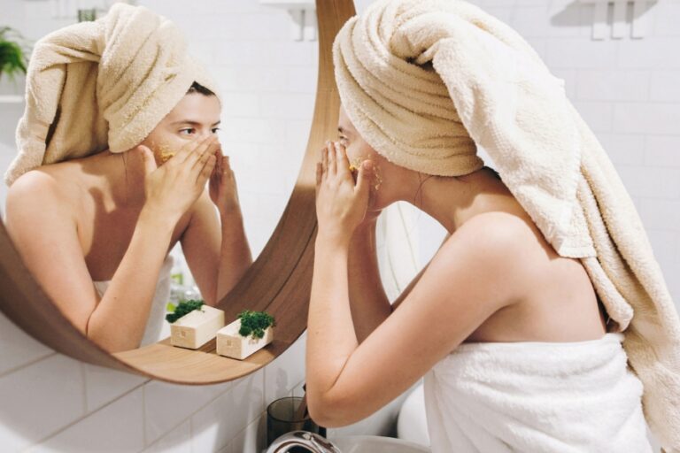 Face Care : महंगे फेस वॉश से पाएं छुटकारा, इन घरेलू चीजों से धोएं चेहरा और लाएं ग्लोइंग स्किन