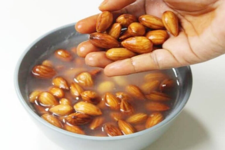 लगातार 15 दिन भीगे हुए बादाम खाने से मिलेंगे अमेजिंग फायदे, जल्दी जानें