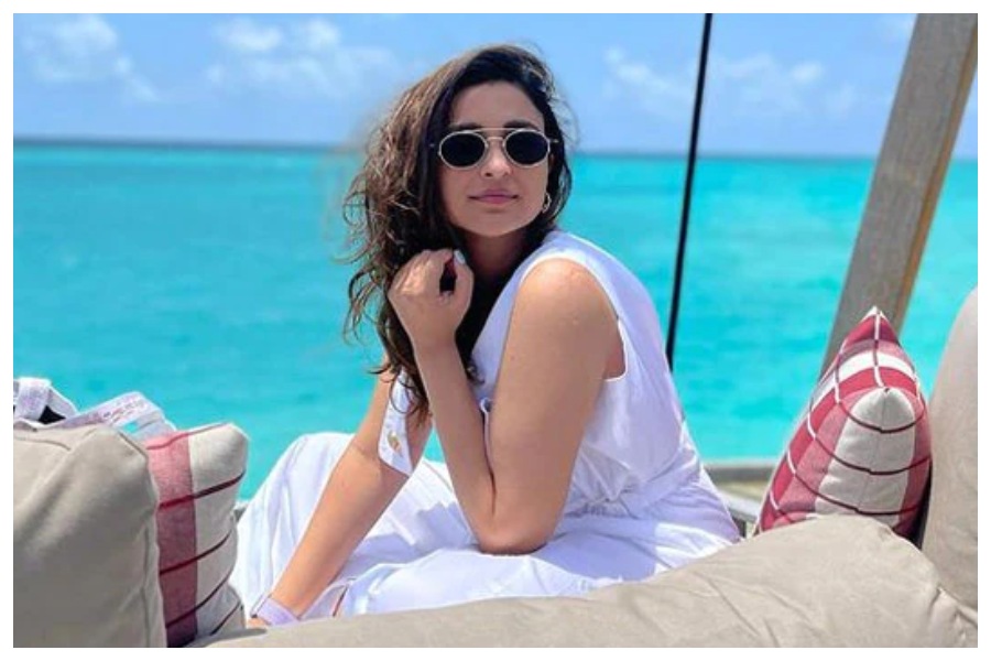 Parineeti Chopra looks glamours in swimsuit Parineeti Chopra looks glamours in swimsuit